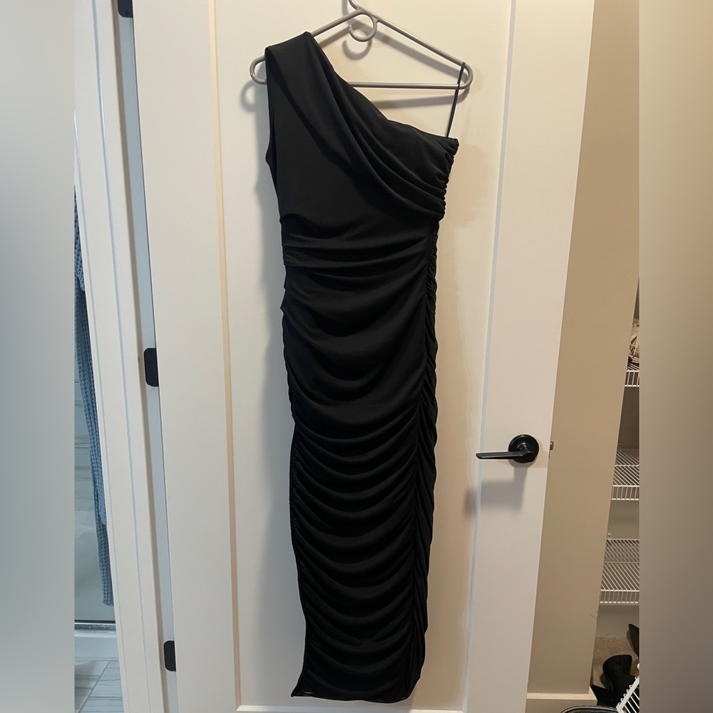 Elliatt Palmer Off-The-Shoulder Maxi Dress